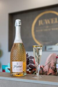 Neueröffnung in Eislingen: Friseur Juwel bringt Glanz in die Gartenstraße